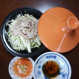 タジン鍋で　豚と野菜の簡単ヘルシー蒸鍋